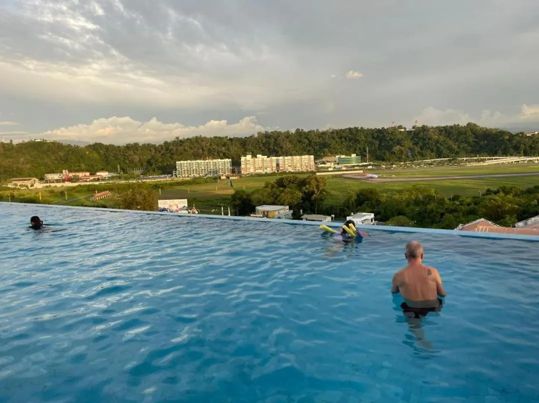 Aru Cozy Home 2Br With Infinity Pool @ Aru Suites Kota Kinabalu 0*,  Malezya